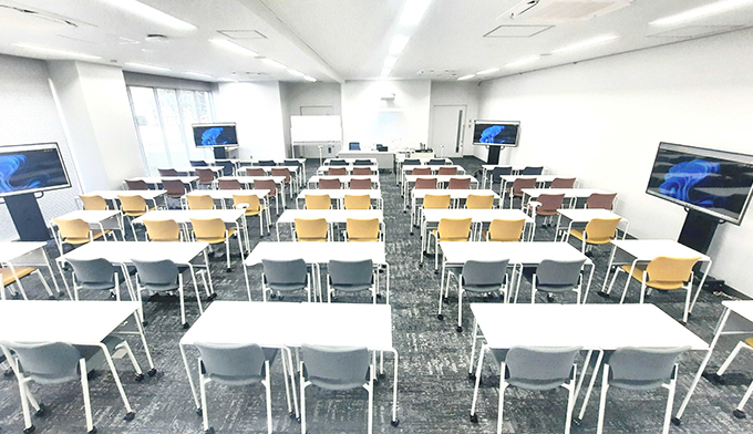 H104教室（68席）