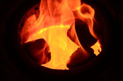 1500℃の高温環境下でのバイオコークスの燃焼